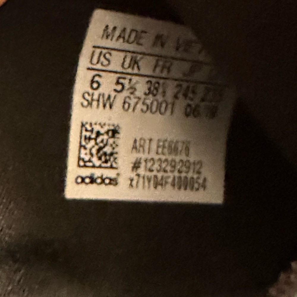 Adidas NMD R1 Shoes - Picture 4 of 4
